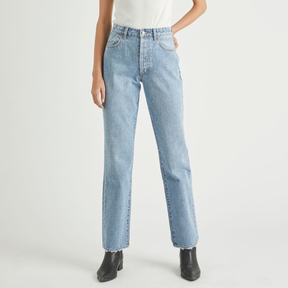 Rolla’s Classic Straight Jean in 90s Blue